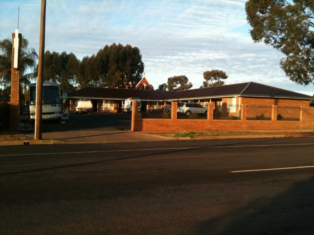 Cobar Town & Country Motor Inn 외부 사진