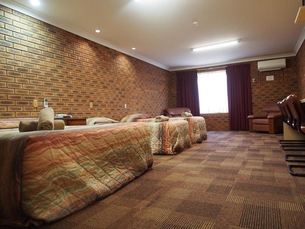 Cobar Town & Country Motor Inn 외부 사진