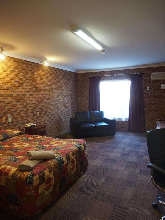 Cobar Town & Country Motor Inn 외부 사진